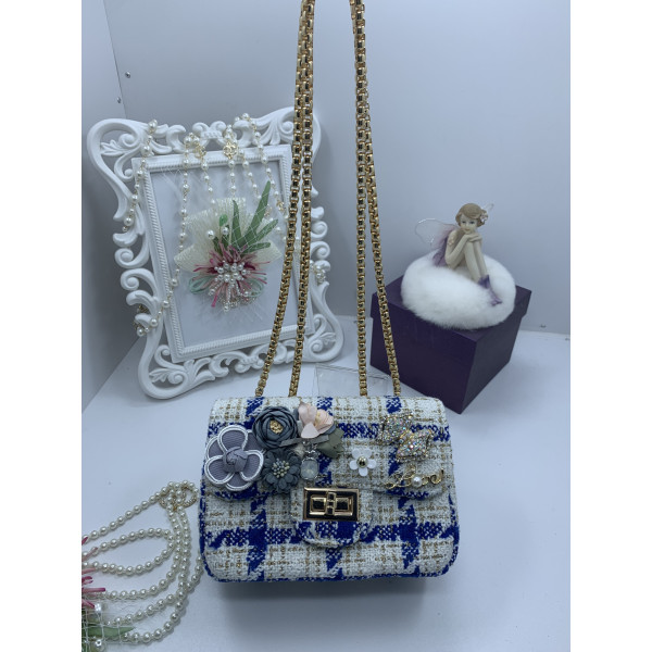 Дамска чантичка в каре с бяло и синьо, с цветя и златисти акценти ZSB-S-13 3