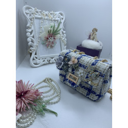 Дамска чантичка в каре с бяло и синьо, с цветя и златисти акценти ZSB-S-13 8
