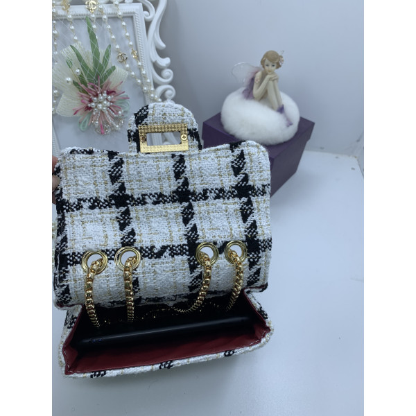 Дамска чантичка в каре с бяло и черно,  със златисти акценти и цветя ZSB-S-14 5