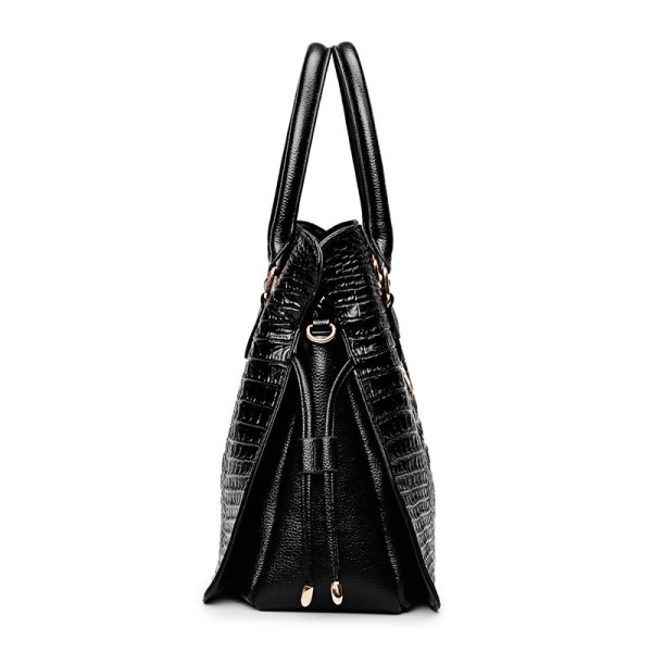 Елегантна, мека кожена чанта с крокодилски релеф в комплект с портфейл BAG85
