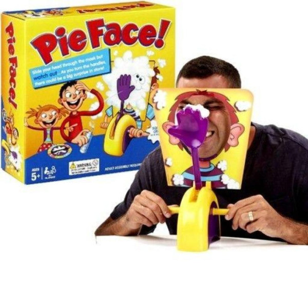 Забавна детска игра Пай в лицето