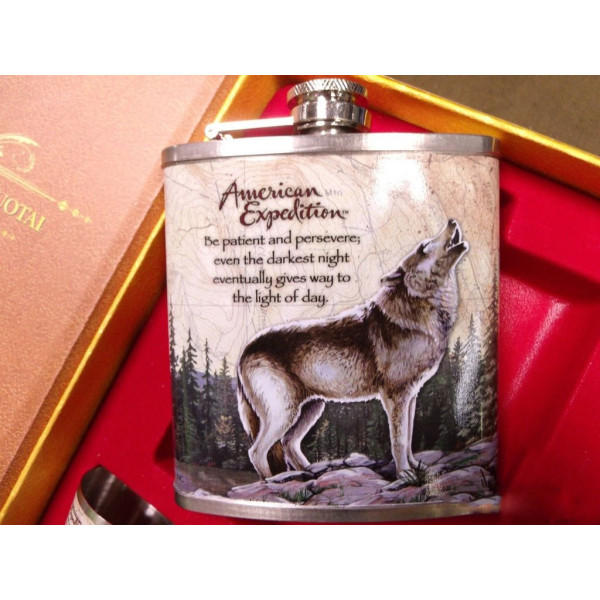 Метална сувенирна манерка за алкохол с вълк American expedition