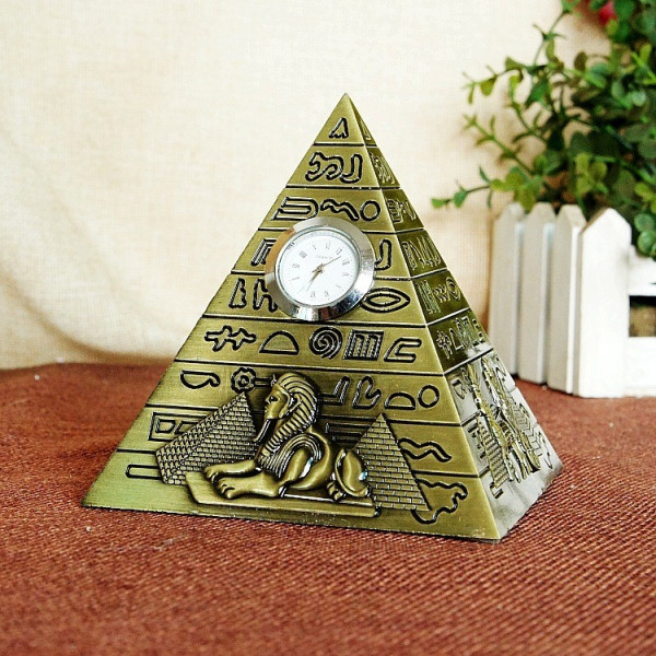 Часовник Пирамида