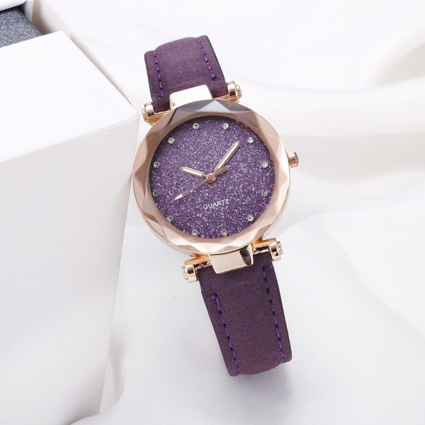 Луксозен дамски часовник с велурена каишка и кристали WW3