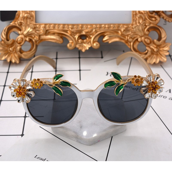 Слънчеви очила с бели рамки и флорална декорация yj12