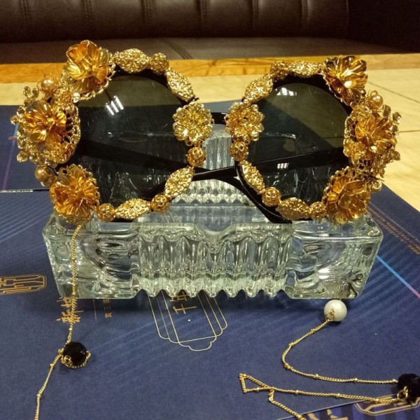 Модни големи барокови очила със златна декорация yj32