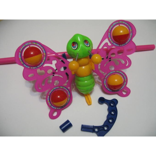 Шарена играчка-залъгалка пеперуда