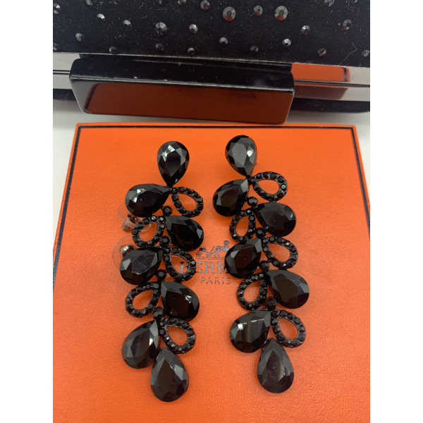 Дамски обеци висящи в черно с различни форми А150
