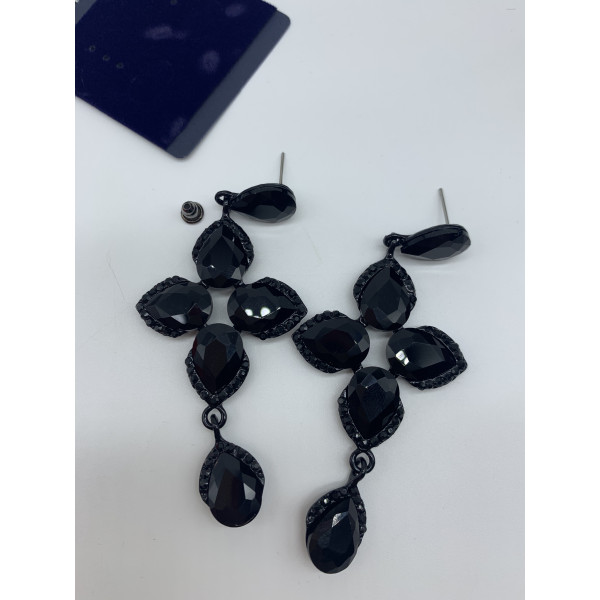 Обеци в черен цвят и кристали в различна форма А156