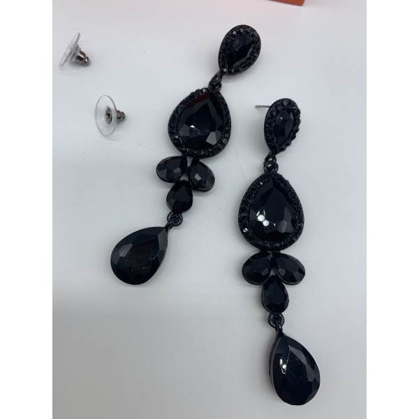 Обеци в черен цвят и кристали в различна форма А156