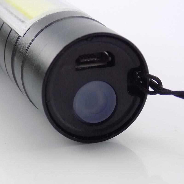 LED Джобен фенер с 3 режима, презареждаем, с USB кабел в зелена кутия FL45