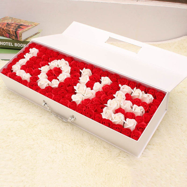 Голяма подаръчна кутия с вечни 520 рози - LOVE BUKET R±W 1
