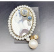 Дамска кръгла брошка с картина на жена и елементи от перли и кристали - E1-1