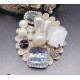 Брошка с кръгла формата, която образува цвете с перли и кристали - E01-4 2