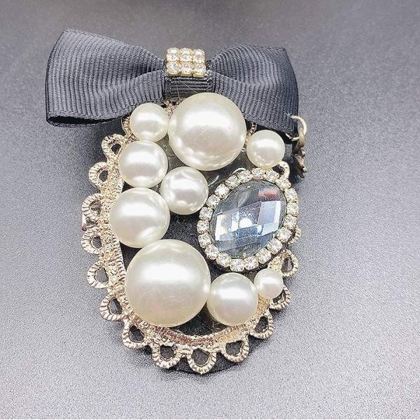 Дамска брошка с перли, диамант и панделка - E01-5