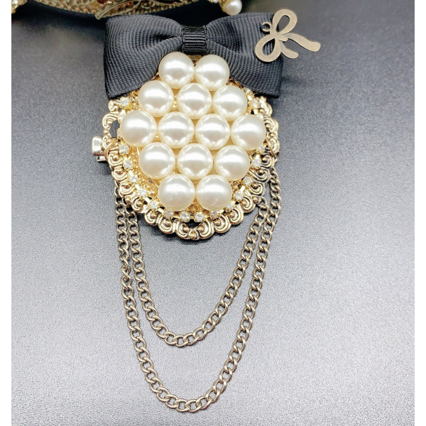 Дамска кръгла брошка с с перли, панделка и нанизани синджирчета - E01-6