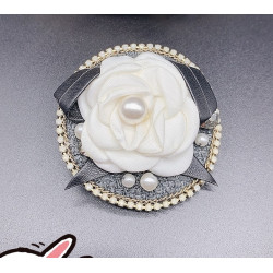 Дамска брошка с роза и елементи от перли и диаманти от плат в два варианта E01-7