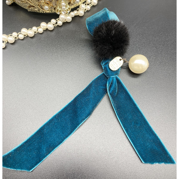 Брошка синя панделка с перли и черен пухче - Е03-8