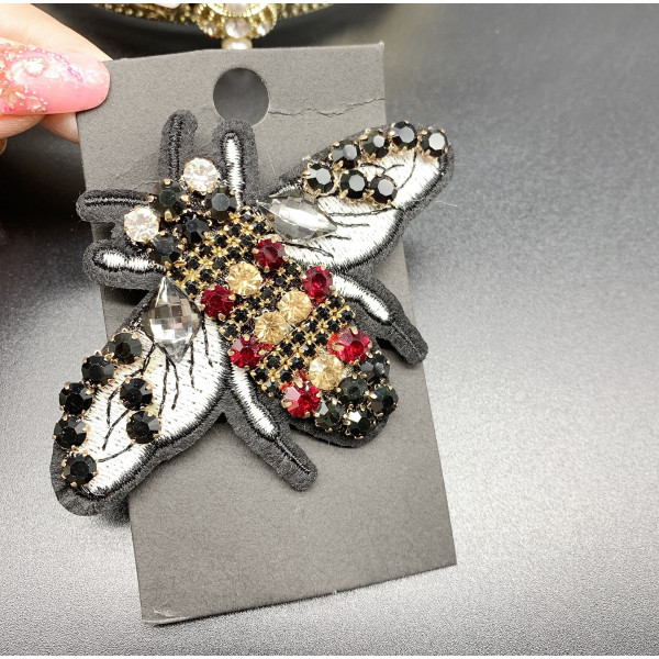 Бродирана брошка - муха с мъниста и камъни в многоцветен дизайн - Е06-6
