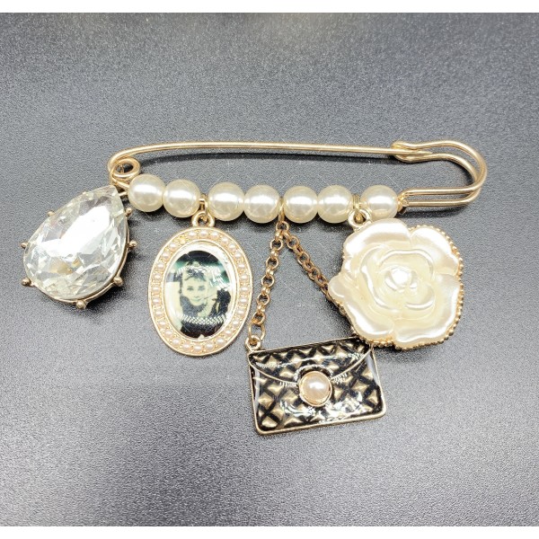 Дамска брошка безопасна игла с перли и различни висулки Е07-2 1