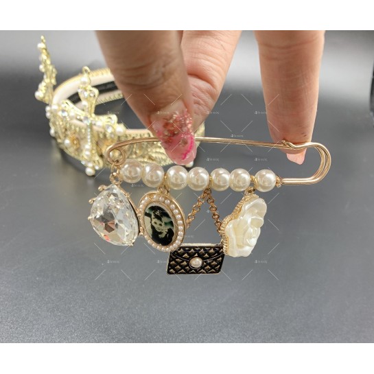 Дамска брошка безопасна игла с перли и различни висулки Е07-2