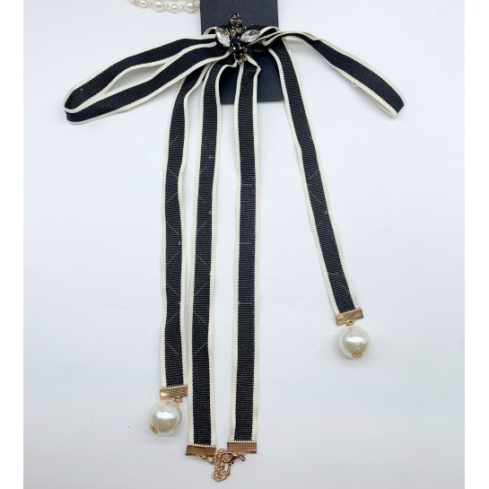 Дамска брошка, панделка изработена от тънки черни ленти декорирана с перли Е11-2