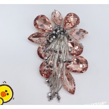 Красива дамска брошка с ефектни кристали в избор от три дизайна - Е11-7