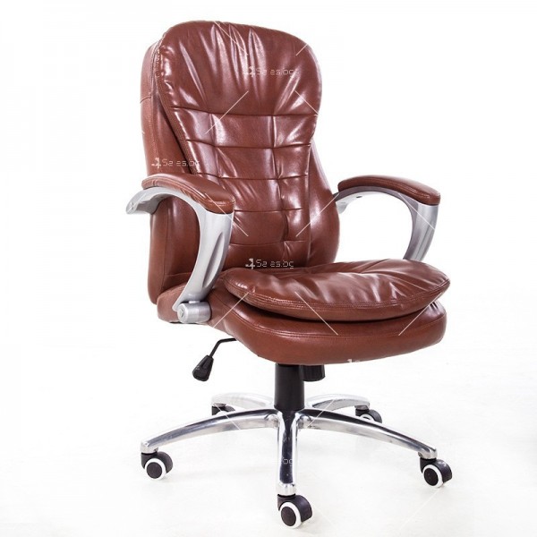 Голям стол с ергономична облегалка и седалка с 3D кожа и здрава рамка 3