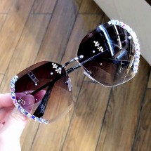 Дамски слънчеви очила с блестящи кристали във формата на шестоъгълник YJ64
