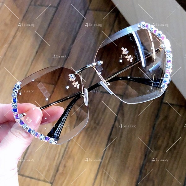 Дамски слънчеви очила с блестящи кристали във формата на шестоъгълник YJ64 3