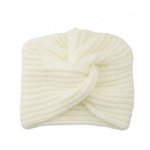 Дамска зимна плетена шапка с усукан възел по средата DM5
