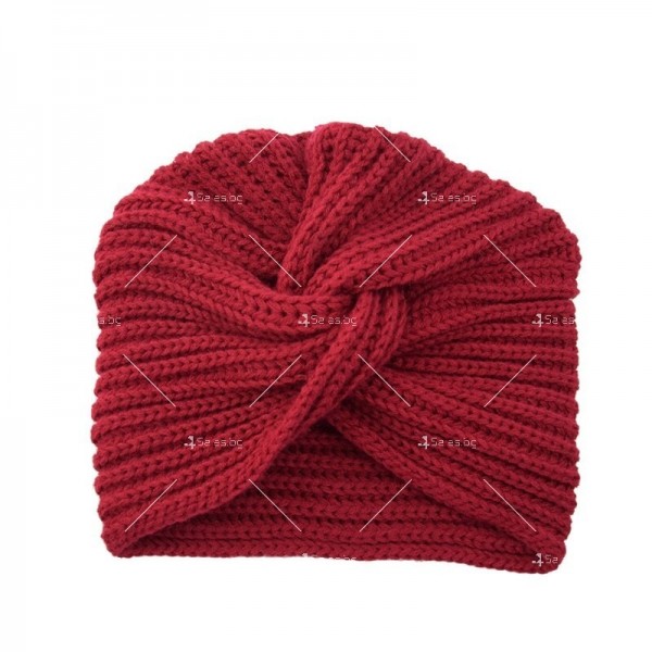 Дамска зимна плетена шапка с усукан възел по средата DM5 3