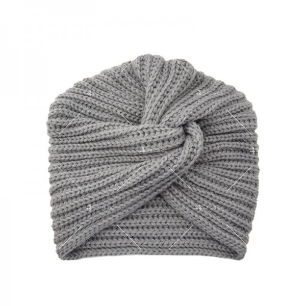 Дамска зимна плетена шапка с усукан възел по средата DM5 8