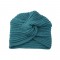 Дамска зимна плетена шапка с усукан възел по средата DM5 9