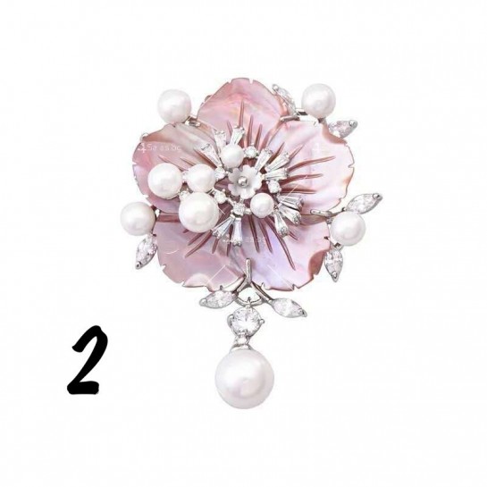Елегантна дамска брошка розово цвете с перлени и кристални елементи Е23