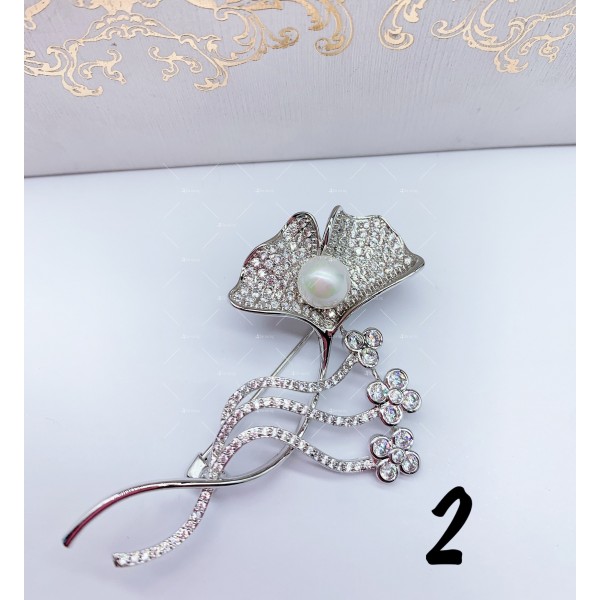 Елегантни дамски брошки с новаторски дизайн и декорация от  бели кристали Е19 3