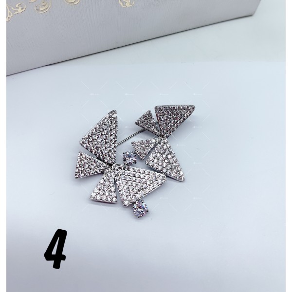 Елегантни дамски брошки с новаторски дизайн и декорация от  бели кристали Е19 7