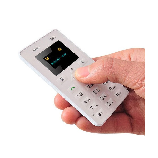 AEKU M5 ултра тънък мобилен телефон с цветен дисплей