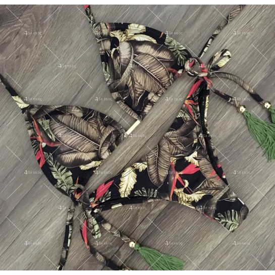 Цветен дамски бански костюм от две части с връзки и пискюли на тях Y106