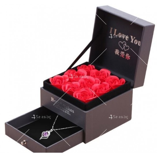 Подаръчна кутия с рози и бижу HZS477