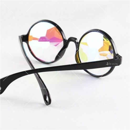 Ретро очила с кръгла форма на стъклата и калейдоскопичен изглед