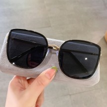 Дамски слънчеви очила, ретро стил с уголемени стъкла