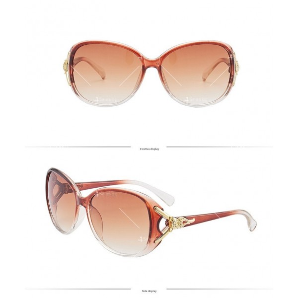 Елегантни дамски слънчеви очила с кръгли стъкла и ефектни дръжки 15