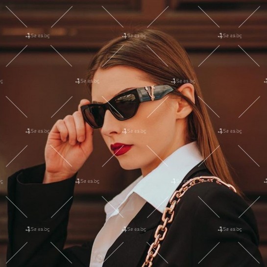 Дамски слънчеви очила тип котешко около с дебели рамки