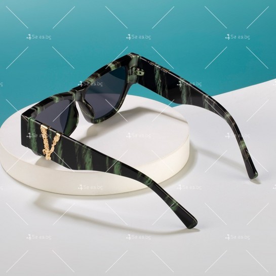 Дамски слънчеви очила тип котешко около с дебели рамки