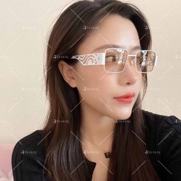 Дамски квадратни слънчеви очила с дебели метални дръжки 14