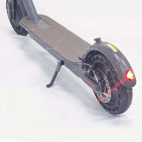 Електрически скутер, развиващ максимална скорост 30 км/ч Scooter9 2
