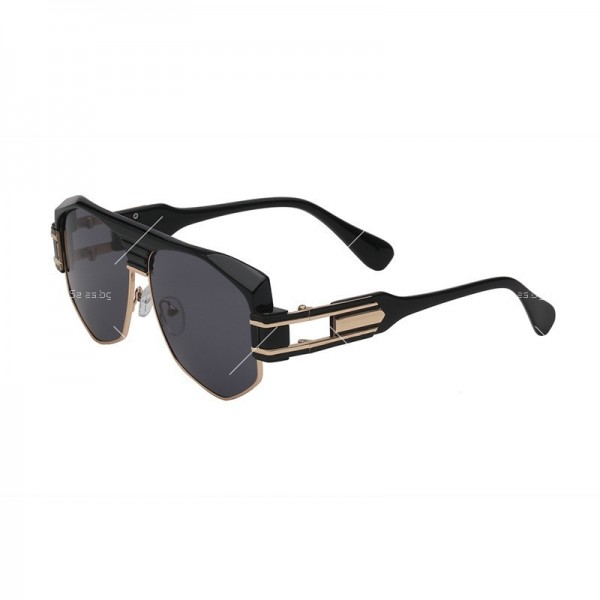 Дамски слънчеви очила с голяма права рамка и ефектни дръжки 2