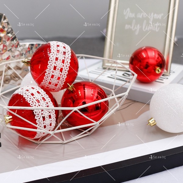 Коледна декорация, Червени и бели топки 1