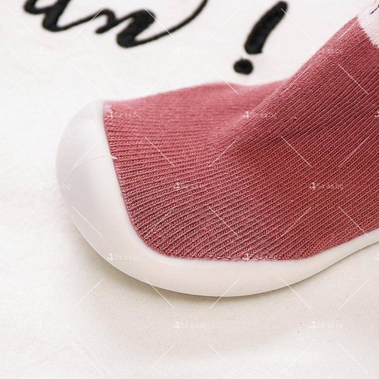 Детски чорапи с гумена подметка, различни номера и цветове W SHOE3